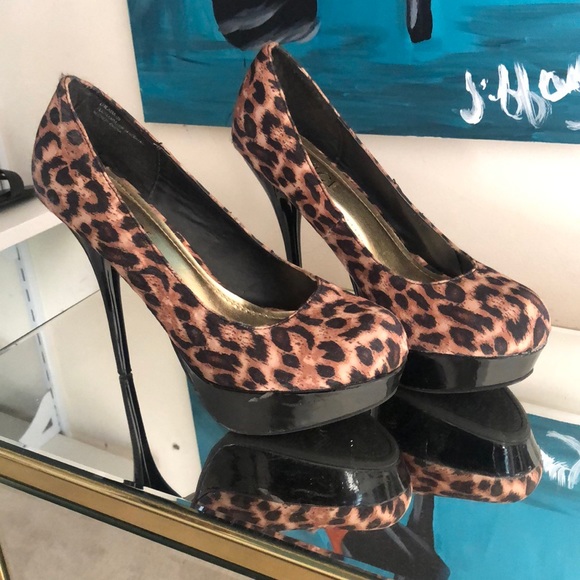 Size 8 Leopard Platform Heels - Picture 4 of 6